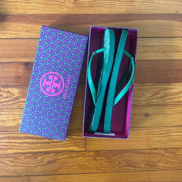 Tory Burch Green Bandanna Flip Flops - Picture 4 of 5